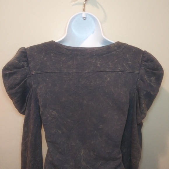 3/$18 Kendall+Kylie Distressed Gray & Yellow Puffed Sleeve Top - Picture 8 of 12